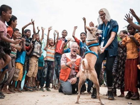 Foxtrot-the-dog-dances-for-refugee-kids-in-Cox’s-Bazar-WFP-released